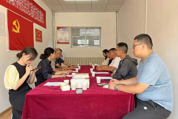 支部建在項目上  黨旗飄在工地上 ——中臨建設集團有限公司市區汾河兩岸雨污管網錯接混接治理工程臨時黨支部成立揭牌